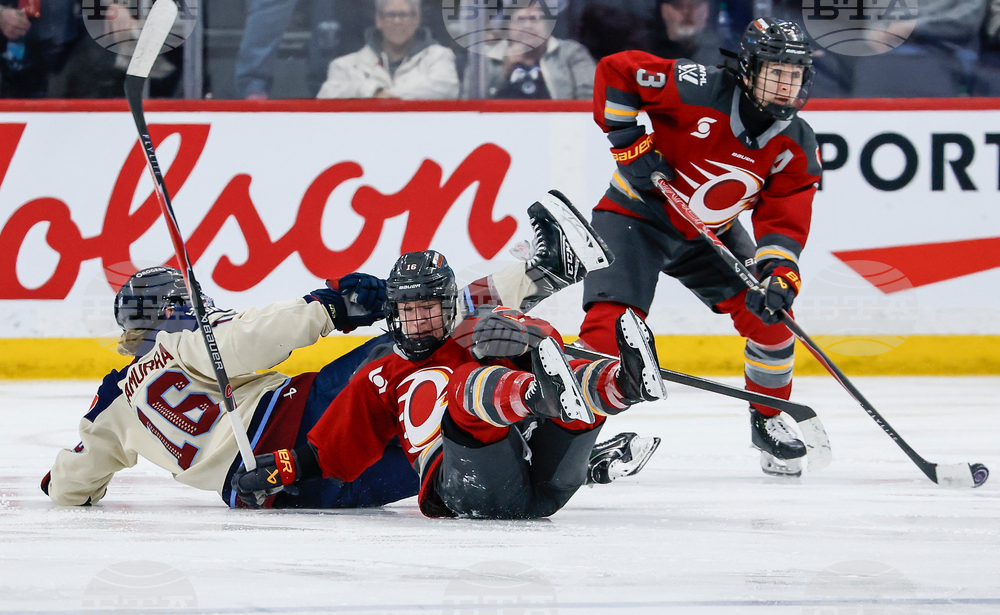 PWHL Charge Victoire Hockey