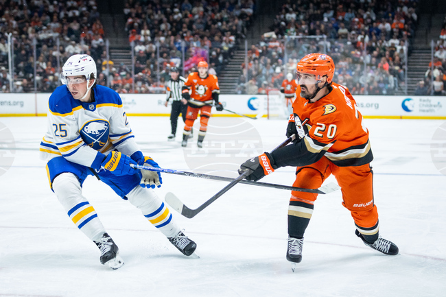 Анахайм спечели срещу Бъфало в среща от Националната хокейна лига