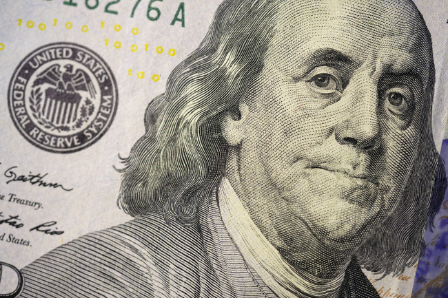 Курсът на еврото се покачи над 1,10 долара - най-високо равнище от една година
