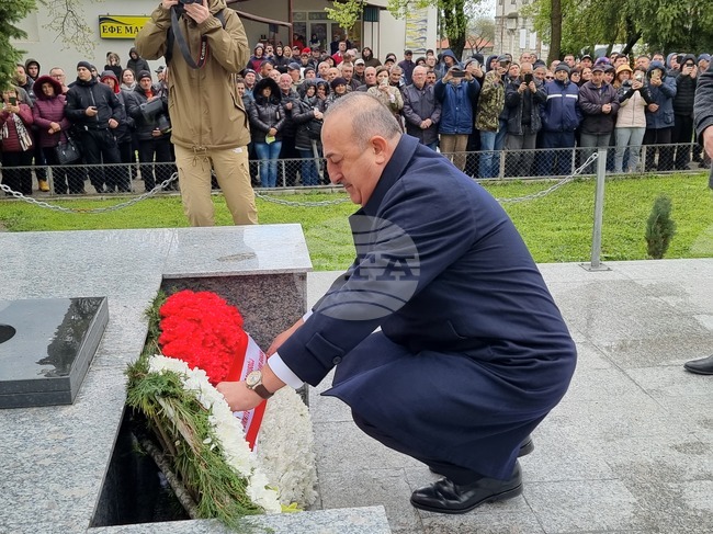 Каолиново - Мевлют Чавушоглу - посещение - паметник - венци и цветя