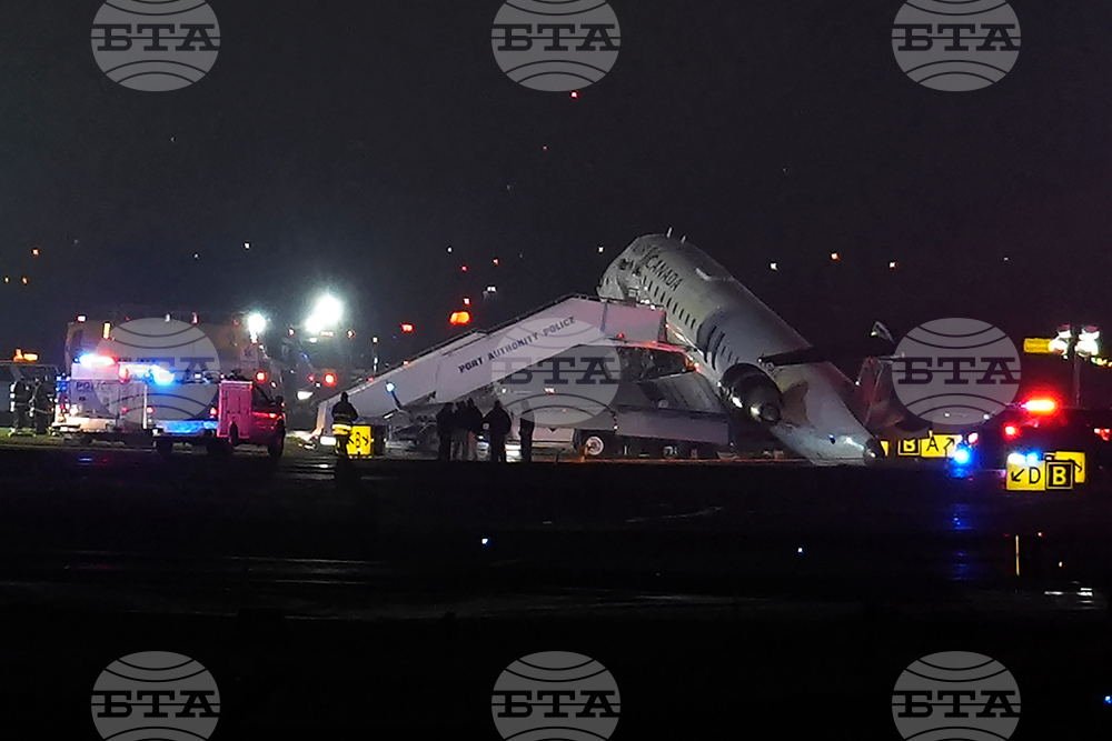 APTOPIX LaGuardia Crash