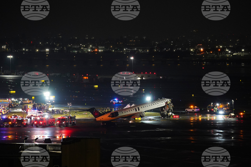 APTOPIX LaGuardia Crash