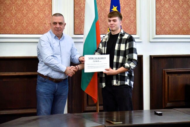 Кметът на Сливен Стефан Радев проведе среща с лекоатлета Христо Илиев 