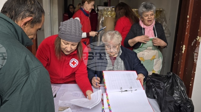 В Кърджали беше открит временният пункт на БЧК за раздаване на храни от втория транш на хранителната програма