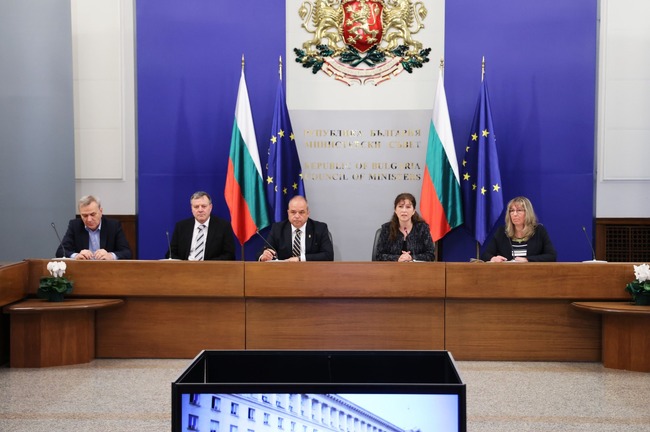 Министерски съвет: Ръст на сигналите в МВР срещу изборни нарушения, 50% повече българи заявиха желание да гласуват в чужбина