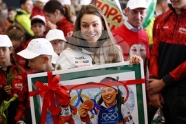 Летище „Васил Левски“ - Лора Христова - посрещане