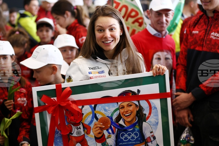БТА :: Община Троян организира тържествено посрещане на бронзовата медалистка от Олимпийските игри Лора Христова на 30 март