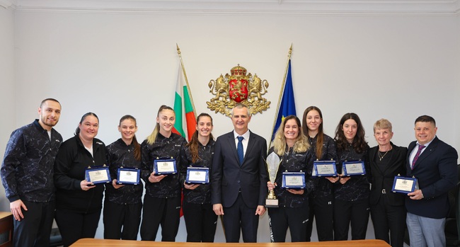 Sports Minister Iliev Awards National Women's Badminton Team
