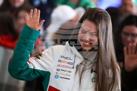 Летище „Васил Левски“ - Лора Христова - посрещане