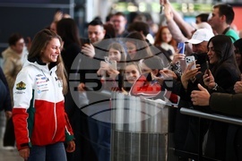 Летище „Васил Левски“ - Лора Христова - посрещане