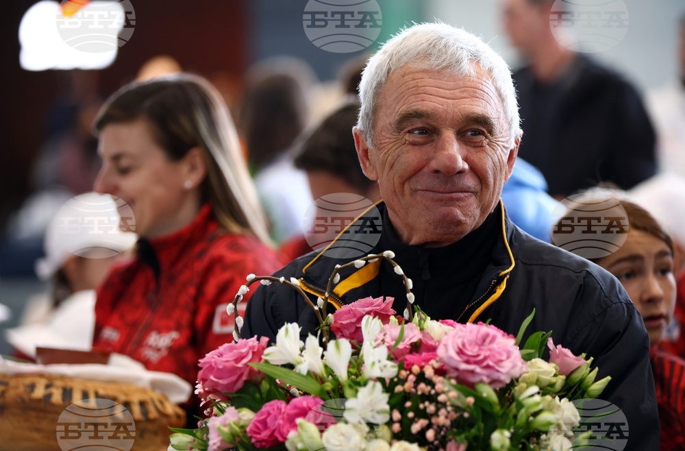 Летище „Васил Левски“ - Лора Христова - посрещане