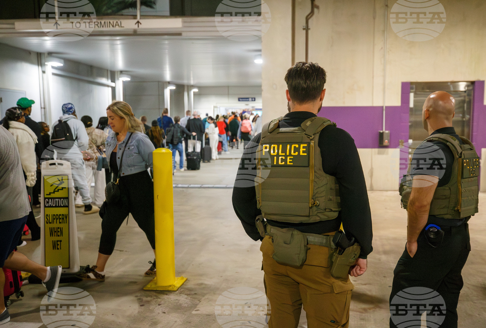 APTOPIX Travel Delays