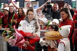 Летище „Васил Левски“ - Лора Христова - посрещане