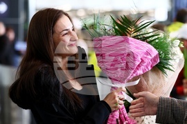 Летище „Васил Левски“ - Лора Христова - посрещане