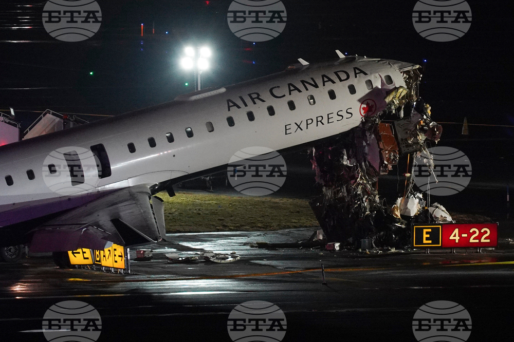 APTOPIX LaGuardia Crash