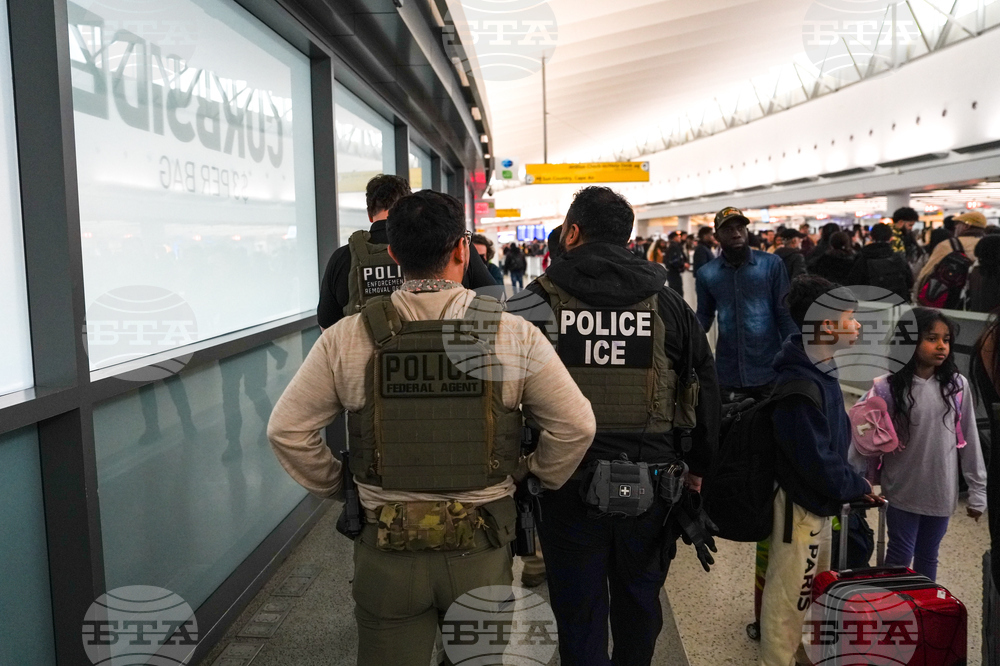 APTOPIX Travel Delays