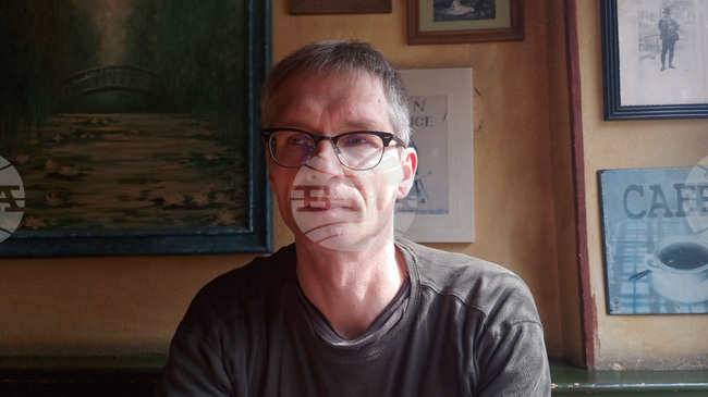 Словения се нуждае от правителство, което да реагира на критични събития, каза в интервю за БТА словенският журналист Горазд Речник