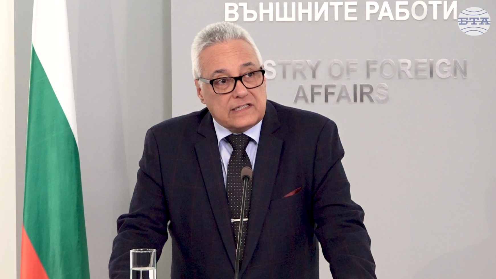 Българите трябва да напуснат Близкия изток, докато все още е отворено въздушното пространство, каза зам.-министър Марин Райков