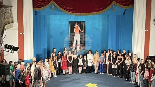 Над 100 млади изпълнители ще участват в националния конкурс за песен "Звездици за Лора" в Свищов