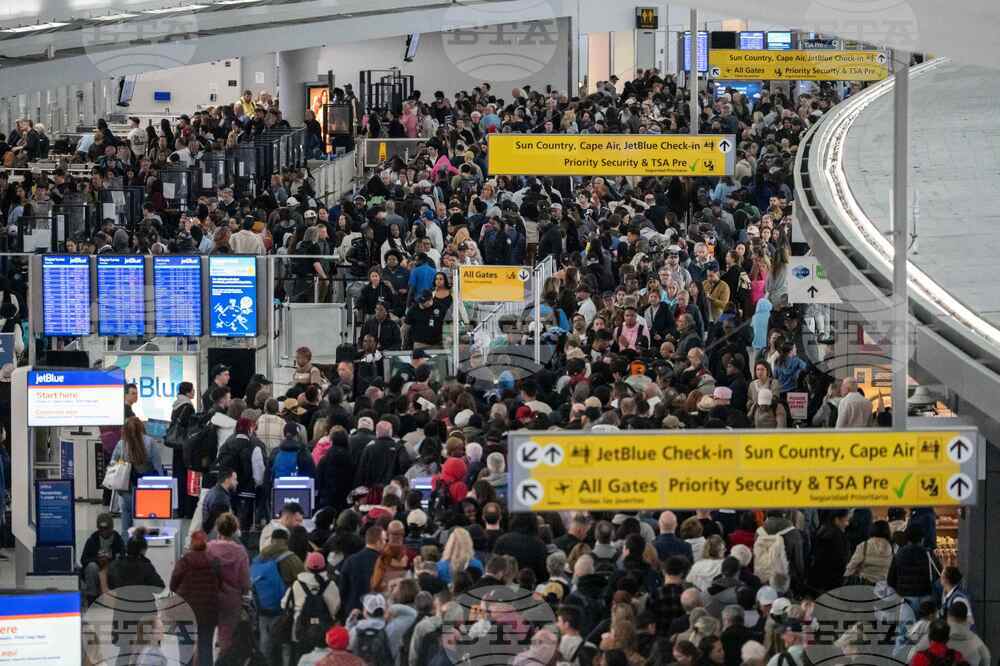 APTOPIX Travel Delays