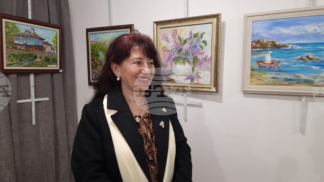 Художничката Татяна Георгиева от Търговище подреди първата си самостоятелна изложба в Перник 