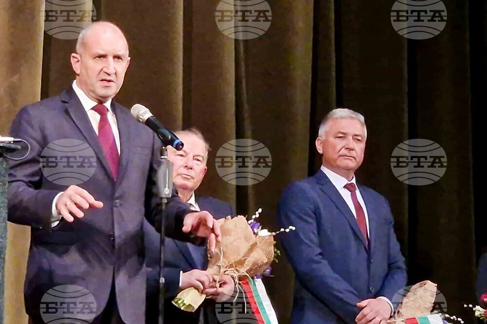 Амбицията на „Прогресивна България“ е да формира компетентно и устойчиво управление с перспектива за развитие, каза в Търговище Румен Радев