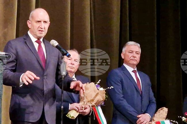 Амбицията на „Прогресивна България“ е да формира компетентно и устойчиво управление с перспектива за развитие, каза в Търговище Румен Радев