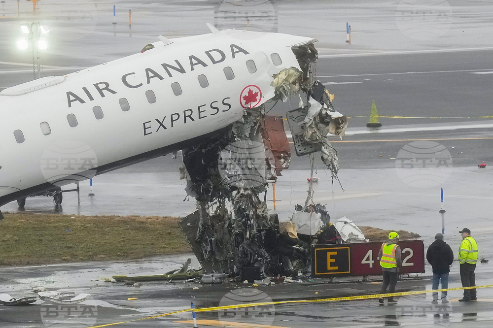 APTOPIX LaGuardia Crash