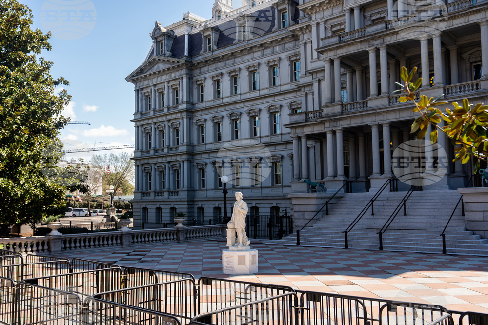 Trump Columbus Statue