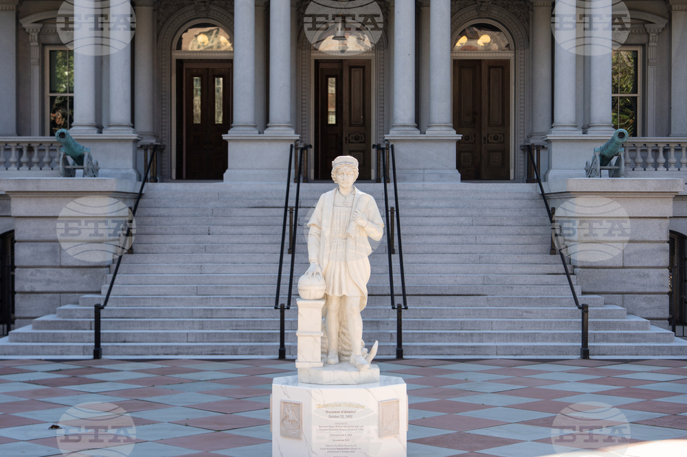 Trump Columbus Statue