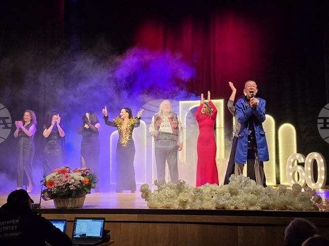 Домът на културата в Гоце Делчев бе домакин на концерта „60 нюанса обич“ на Константин Пашкулев и приятели 