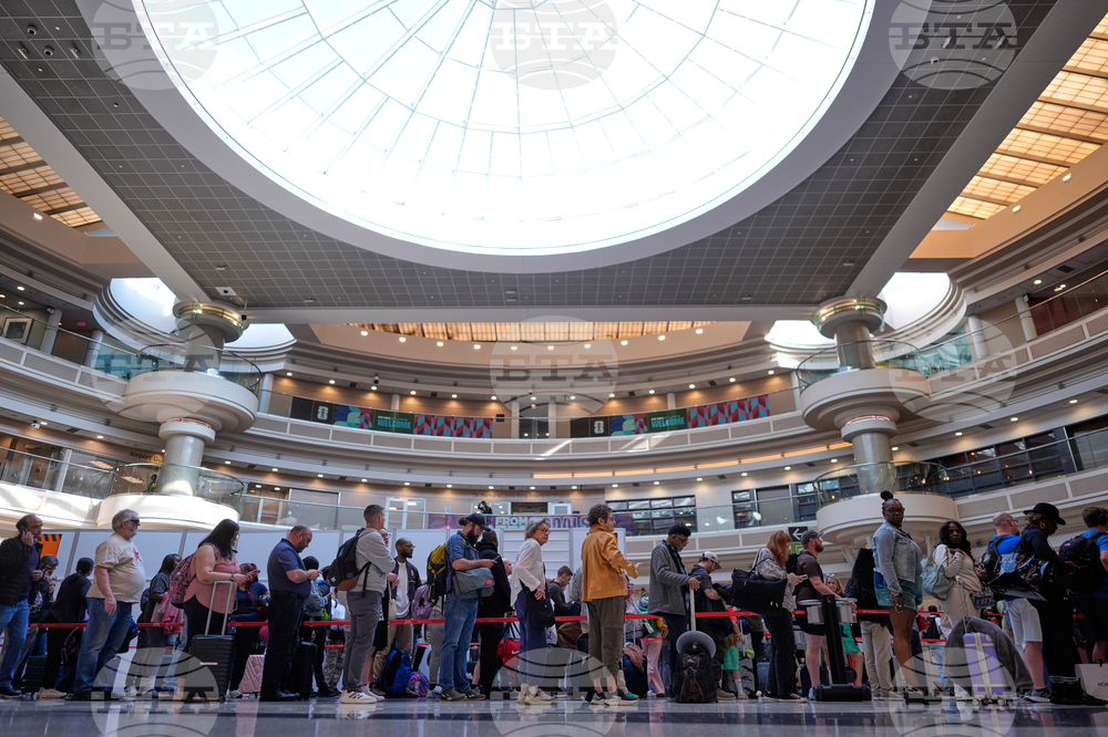 APTOPIX Travel Delays