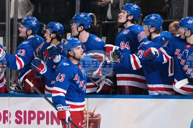 Ню Йорк Рейнджърс спечели домакинството си срещу Чикаго в Националната хокейна лига