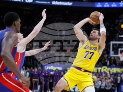 Lakers Pistons Basketball