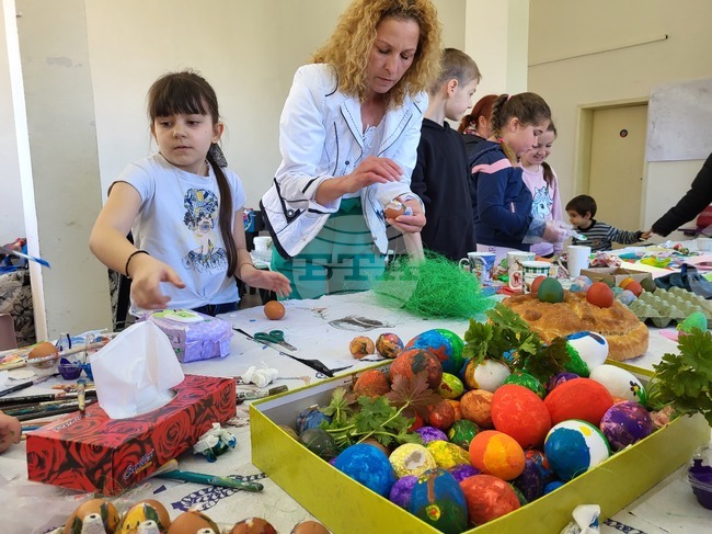 Село Широки дол - боядисване на яйца