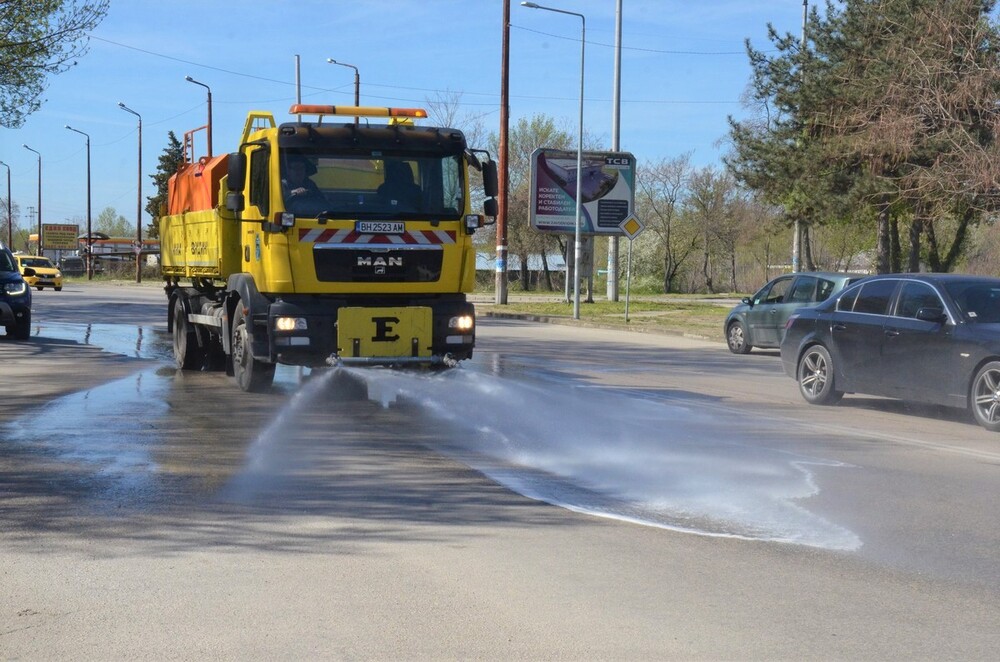 Община Видин: Започна миенето на улици във Видин 