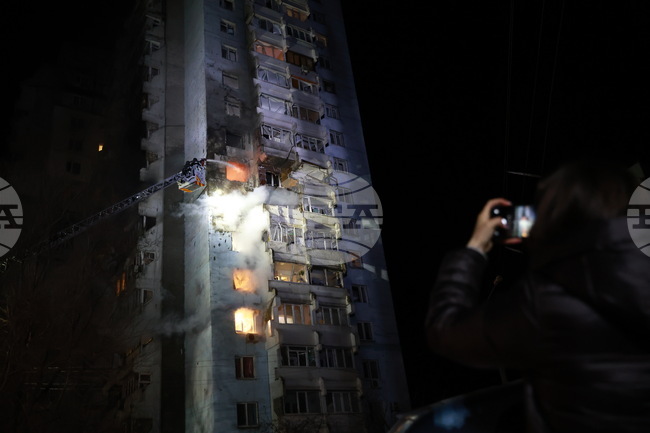 Зеленски каза, че най-малко четирима души са били убити при днешните руски въздушни удари по Украйна