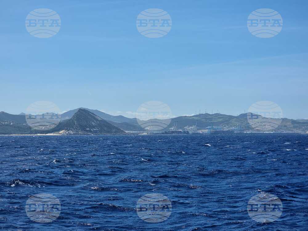 „Св. св. Кирил и Методий“ навлезе в Гибралтарския проток