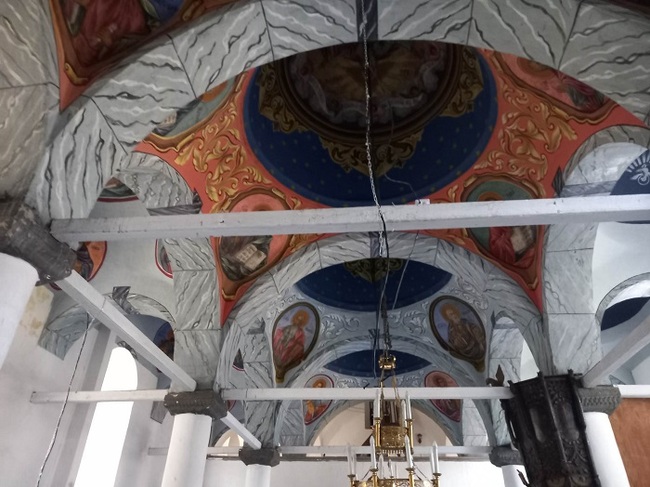 Четири стенописа, дело на зографи от именития род Доспевски, са разкрити при реставрацията в храм „Св. Никола” в Дупница 