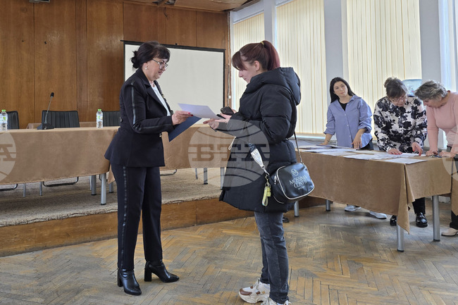 Общо 37 младежи получиха трудовите си договори по проект „Младежки практики“ в община Видин