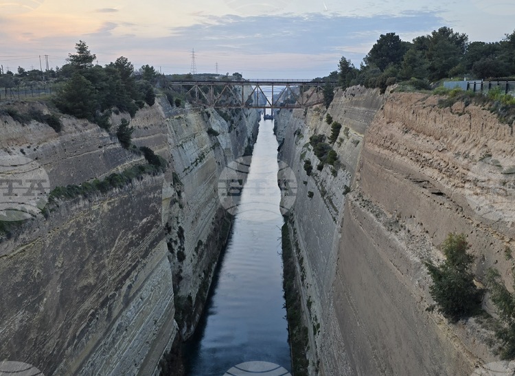 Corinth Canal in Southern Greece to Reopen to Light Shipping in July