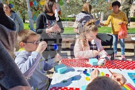 Ямбол - боядисване на яйца - подаряване на козунаци