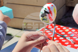 Ямбол - боядисване на яйца - подаряване на козунаци