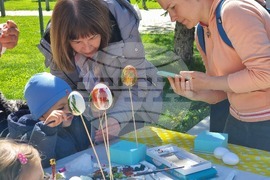 Ямбол - боядисване на яйца - подаряване на козунаци