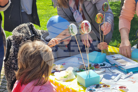 Ямбол - боядисване на яйца - подаряване на козунаци