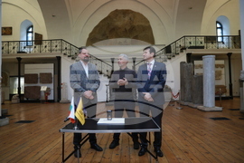 Национален археологически музей  - серия пощенски марки - тракийско наследство