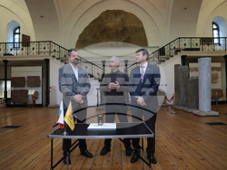 Национален археологически музей  - серия пощенски марки - тракийско наследство