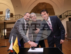 Национален археологически музей  - серия пощенски марки - тракийско наследство