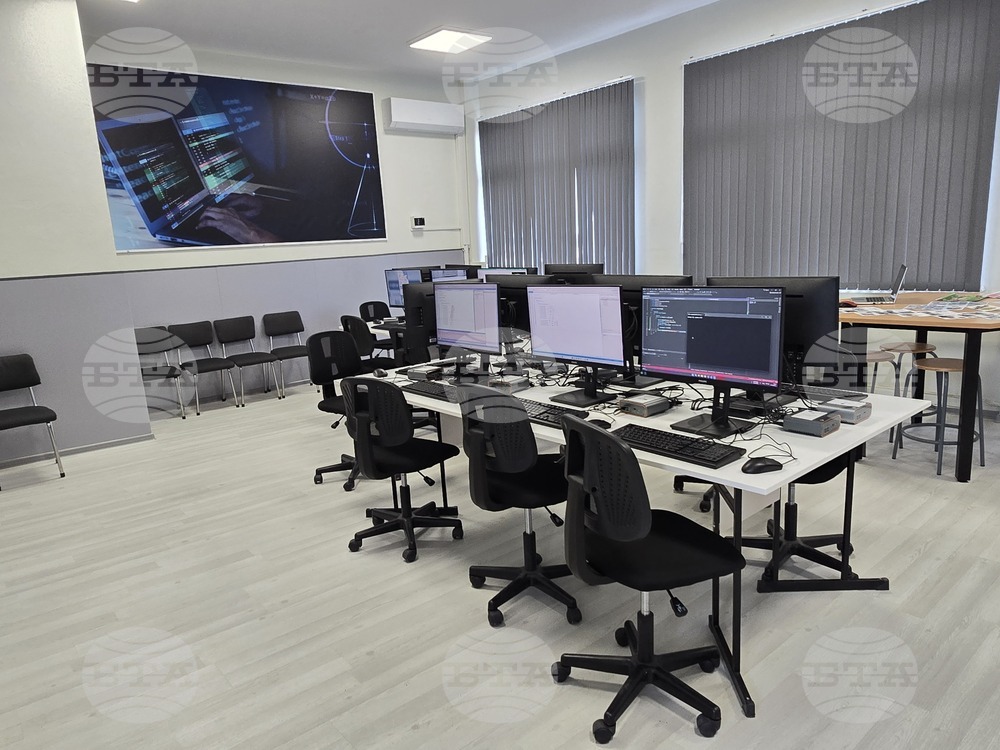 Добрич - училище „Димитър Талев“ - STEM кабинети