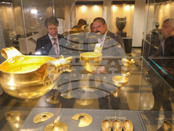 Национален археологически музей  - серия пощенски марки - тракийско наследство